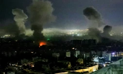 Des panaches de fumée après des frappes aériennes israéliennes au sud de Beyrouth, le 11 mars 2026