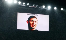 Minute de silence à l'Emirates Stadium en hommage à Emiliano Sala, avant le match entre Arsenal et Cardiff City, le 29 janvier 2019