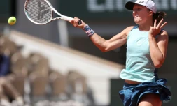 La Polonaise Iga Swiatek lors de son quart de finale du simple féminin face à l'Américaine Jessica Pegula, au tournoi de Roland-Garros, à Paris, le 1er juin 2022