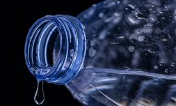 L'association Foodwatch va déposer plainte pour obtenir qu'un juge d'instruction se penche sur les pratiques présentées comme frauduleuses du géant Nestlé et du groupe Sources Alma concernant le traitement de leurs eaux en bouteilles