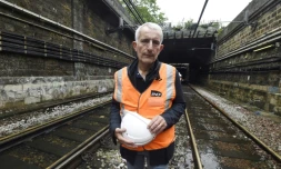 Le président de la SNCF Guillaume Pepy sur les rails du RER C le 4 juin 2016 à Paris