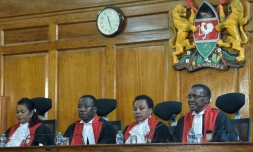 Les juges de la Cour suprême du Kenya ordonnent la tenue d'un nouveau scrutin présidentiel, le 1er septembre 201 à Nairobi