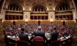 Le Sénat a adopté jeudi à une très large majorité les textes de moralisation de la vie publique après les avoir renforcés