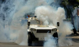 Un véhicule des forces antiémeutes, le 20 avril 2017 à Caracas