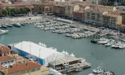 Une vue du port et d'un des bâtiments destinés à accueillir la 3e Conférence des Nations unies pour l'Océan, à Nice, le 2 juin 2025