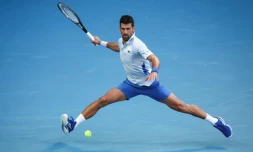 Le Serbe Novak Djokovic contre l'Américain Taylor Fritz en quart de finale de l'Open d'Australie le 23 janvier 2024 à Melbourne