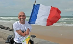 Philippe Croizon après sa traversée de la Manche, le 20 septembre 2010 à Wissant dans le le Pas-de-Calais