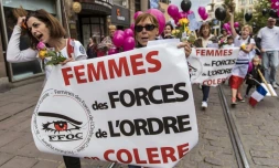 Des compagnes de policiers manifestent à Paris, le 16 septembre 2017