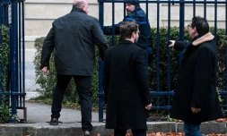 Willy Bardon, à gauche, accusé du viol et du meurtre d'Elodie Kulik en 2002, à son arrivée au palais de justice d'Amiens le 21 novembre 2019 