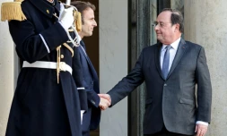 Emmanuel Macron et François Hollande à l'Elysée le 25 février 2022