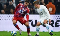 Les milieux de terrain de l'OL Houssem Aouar (g) et de l'OM Valentin Rongier, au Vélodrome, le 10 novembre 2019 