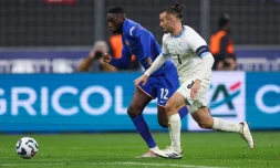 L'attaquant français Randal Kolo Muani (g) face à Israël, en Ligue des nations, le 14 novembre au Stade de France