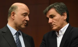 Le commissaire européen chargé des Affaires économiques, Pierre Moscovici et le ministre grec des Finances Euclid Tsakalotos à Bruxelles, le 9 mai 2016