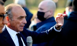 Le candidat d'extrême droite à la présidentielle française Eric Zemmour devant le château de Villers-Cotterêts, dans l'Aisne, le 15 janvier 2022