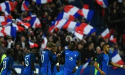 Kingsley Coman et ses coéquipiers célèbrent le but de 4-2 face à la Russie au Stade de France, le 29 mars 2016