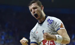 La joie de l'arrière Nedim Remili, buteur avec l'équipe de France de hand contre la Pologne à Nantes, le 19 janvier 2017