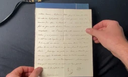 Photo non datée, diffusée par Raab Collection à Philadelphie, d'une lettre de 1812 écrite par l'empereur français Napoléon Ier lors de la campagne de Russie