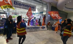 Manifestation de salariés de Carrefour en grÚve samedi matin 31 mars 2018 à Marseille