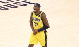 Caris LeVert, des Indiana Pacers, pendant le match contre les Philadelphia 76ers, le 11 mai Ă Indianapolis