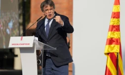 Le leader indépendantiste catalan Carles Puigdemont donne un discours à Barcelone, lors d'une réapparition éclair, le 8 août 2024