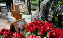 La tombe d'Evguéni Prigojine, chef du groupe paramilitaire russe Wager, au cimetiÚre de Porokhovskoïé, le 30 août 2023 à Saint-Pétersbourg