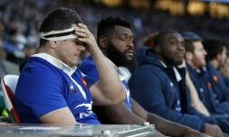 Les joueurs du XV de France,  dépités, lors de la défaite devant l'Angleterre en Six Nations à Twickenham, le 10 février 2019