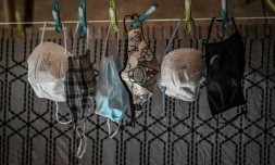 Quel type de masques dans quelle situation? Comment les porter? Peut-on les rĂ©utiliser? Mode d'emploi pour s'y retrouver au moment oĂč plusieurs pays durcissent leurs rĂšgles face Ă l'apparition de variants plus contagieux du coronavirus