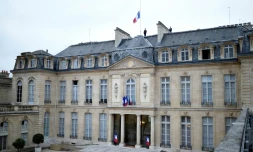 Un collaborateur d'Emmanuel Macron a été suspendu de ses fonctions pendant deux semaines puis muté à des fonctions administratives à l'Elysée après avoir agressé un manifestant à Paris le 1er-Mai 