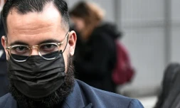Alexandre Benalla quitte le tribunal de Paris le 5 novembre 2021 après sa condamnation à trois ans de prison, dont un an ferme sous bracelet électronique