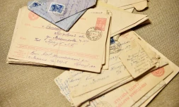 Des lettres envoyés du camp de travail stalinien par le grand-père du journaliste russe Andreï Kolesnikov, le 16 décembre 2016 à Moscou