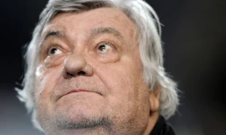 Le président de Montpellier Louis Nicollin suit le match face au PSG en Coupe de la Ligue à La Mosson, le 18 janvier 2011