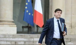 Le ministre français des sports Patrick Kanner quitte l'Elysée à Paris, le 1er juin 2016