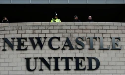 Convoité par un fonds saoudien, Newcastle reprend dans le flou sur son avenir