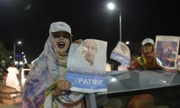 Ses partisans célèbrent la victoire du candidat du pouvoir à la présidentielle en Mauritanie, Mohamed Ould Ghazouani, le 23 juin dans les rues de Nouakchott.
