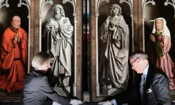 "L'Adoration de l'Agneau mystique", chef-d'oeuvre de la peinture primitive flamand, lors de sa présentation  après sa restauration le 12 octobre 2016  à la cathédrale Saint Bavo à Gand