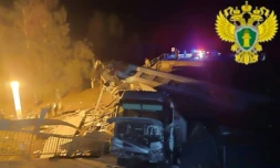 Une image diffusée par le Parquet interrégional des transports de Moscou montre les opérations de secours à Vygonitchi, dans la région de Briansk, où un pont s'est effondré sur une voie ferrée et a fait dérailler un train le 31 mai 2025
