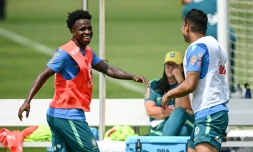 Vinicius Junior (g) à l'entraînement avec le Brésil avant son entrée en lice en Coupe du monde contre le Maroc, le 11 juin 2026 à Morristown (New Jersey).