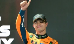 Le pilote britannique de McLaren, Lando Norris, après avoir remporté la pole position lors de la séance de qualification pour le Grand Prix de Formule 1 de Las Vegas, le 21 novembre 2025