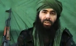 Le leader d'Al Qaïda au Maghreb islamique (AQMI), l'Algérien Abdelmalek Droukdal dans un lieu non identifié, le 26 juillet 2010