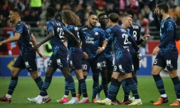 La joie des Marseillais après l'ouverture du score par le milieu de terrain brésilien Gerson face à Reims,  lors de la 34e journée de Ligue 1, le 24 avril 2022 au Stade Auguste-Delaune 