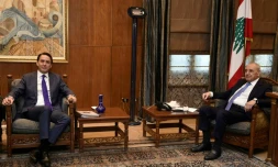 Le président du Parlement libanais Nabih Berri (à droite) rencontre l'émissaire spécial américain, Amos Hochstein, à Beyrouth le 19 novembre 2024