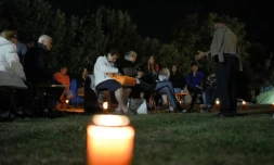 Soirée de priÚres en hommage aux victimes du séisme le 29 août 2016 dans un parc d'Amatrice