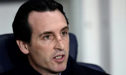 L'entraîneur du PSG Unai Emery suit le match face à Nice au Parc des Princes, le 11 décembre 2016