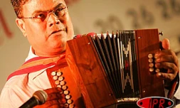 L'accordéon Bella est le premier à avoir  été entièrement fabriqué à Rodrigues