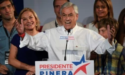 Le milliardaire Sebastian Piñera, s'adresse à ses partisans après être arrivé en tête au 1er tour des élections, le 19 novembre 2017 à Santiago du Chili