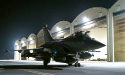 Photo fournie le 9 octobre 2015 par le service de presse du ministère de la Défense d'un Rafale au décollage d'une base dans le Golfe, pour des frappes en Syrie