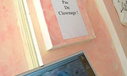 À l'initiative de plusieurs associations, des artistes ont mis en place &quot;l'Opération Margoz&quot;, pour dire non la guerre déclenchée par les États-Unis et leurs alliées en Irak. L'exposition a lieu à l'Atelier Louis, 37 rue Juliette Dodu à Saint-Denis