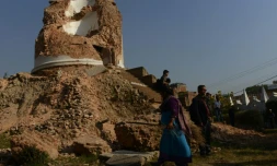 Les ruines de la tour de Darahara, haute de plus de 60 mètres avant le tremblement de terre, à Katmandou le 24 avril 2016