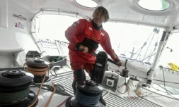 Le skipper français Yannick Bestaven navigue à bord de son bateau "Maître Coq", le 7 octobre 2020, au large de La Rochelle