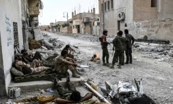 Des membres des forces démocratiques syriennes à Raqa, en Syrie, le 24 septembre 2017